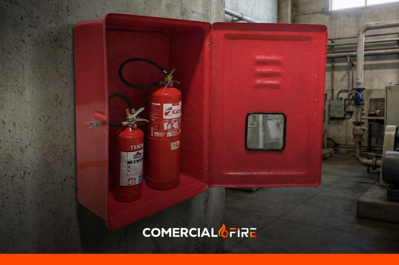 Abrigo aberto para extintor: quando ele funciona e quando vira risco